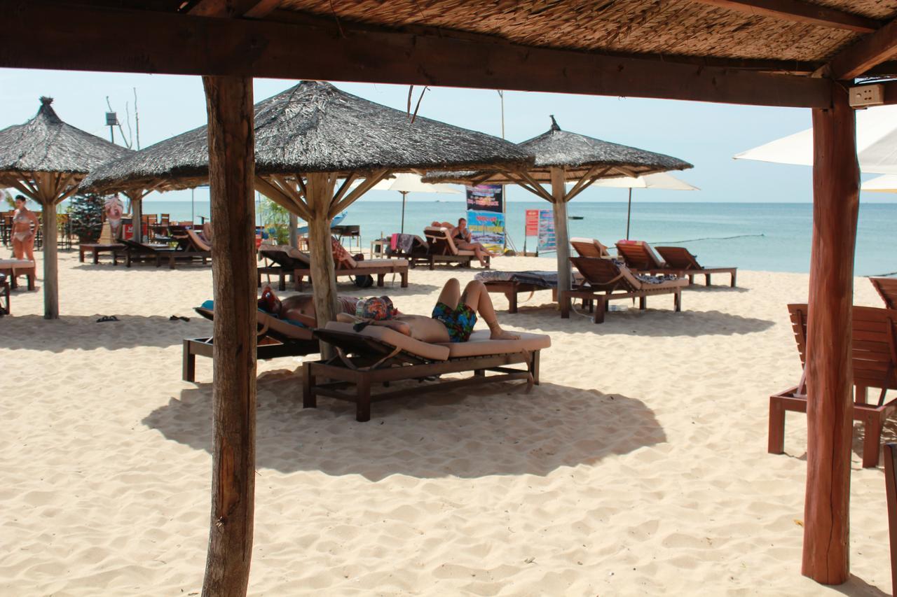 Coastal Village Beach Resort Дуонг-Донг Экстерьер фото