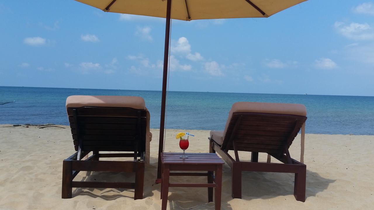 Coastal Village Beach Resort Дуонг-Донг Экстерьер фото