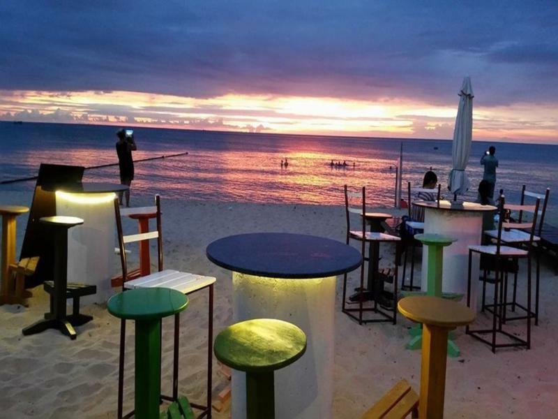 Coastal Village Beach Resort Дуонг-Донг Экстерьер фото