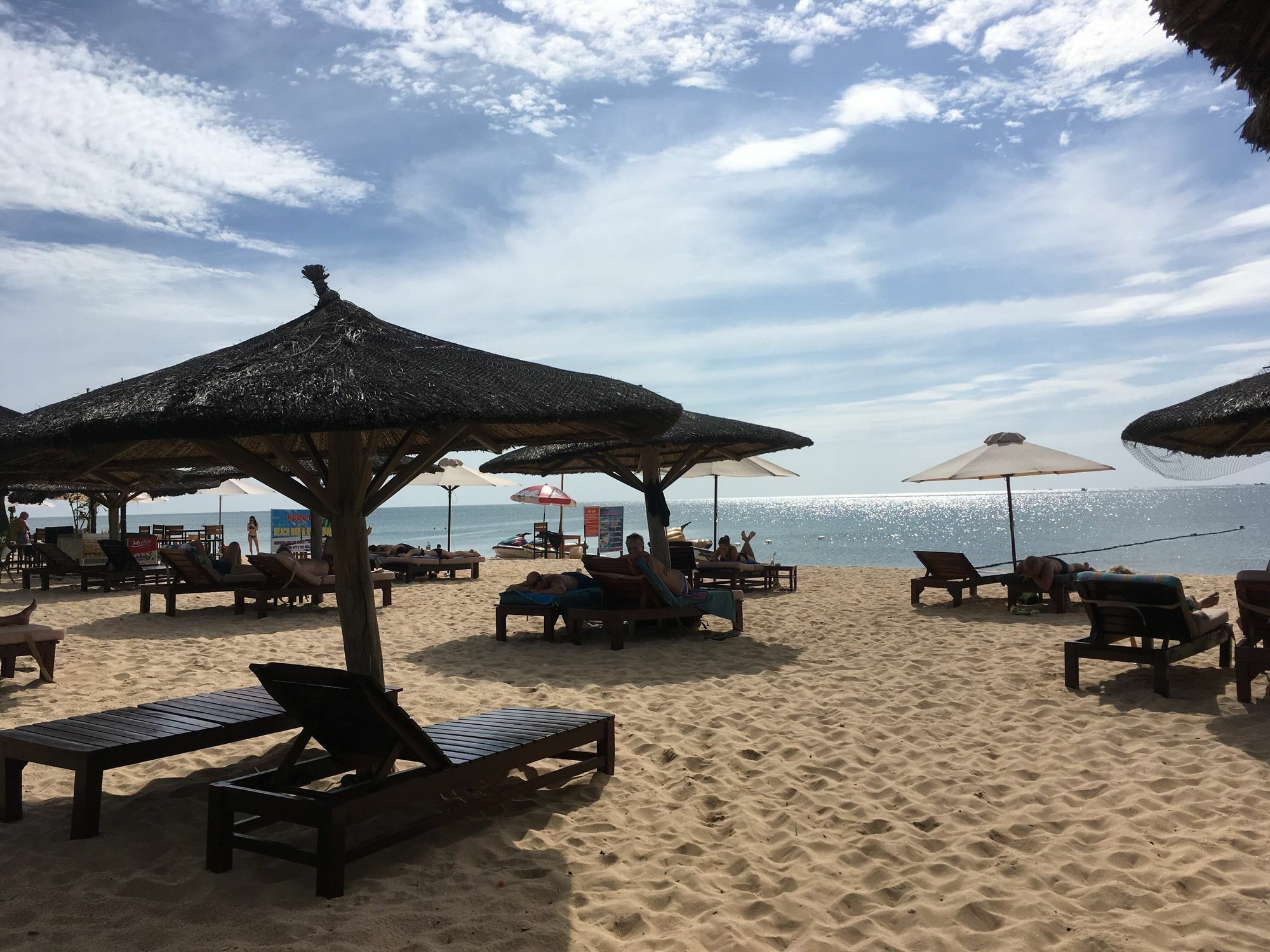 Coastal Village Beach Resort Дуонг-Донг Экстерьер фото